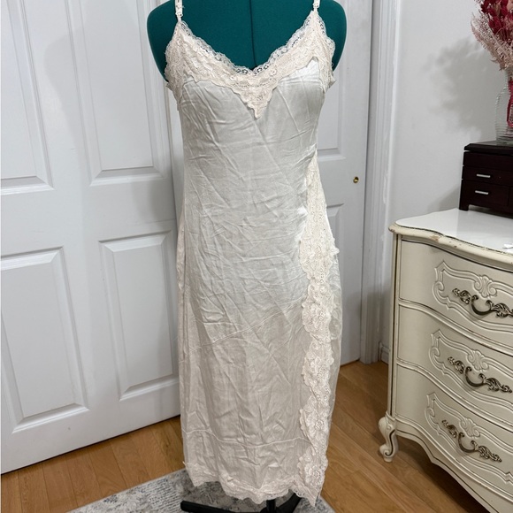 Dresses & Skirts - Pacsun Cream Lace Slip Dress
